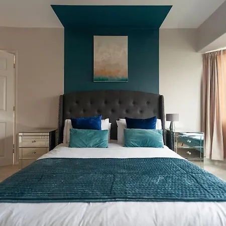 Holiday home Spacious 3 Bed House In North Leeds Perfect For Families & Longer