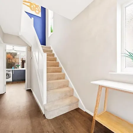 Spacious 3 Bed House In North Leeds Perfect For Families & Longer