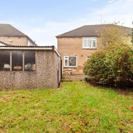 Spacious 3 Bed House In North Leeds Perfect For Families & Longer Holiday home