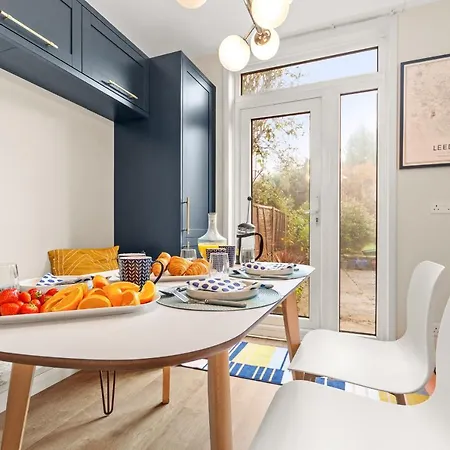 Spacious 3 Bed House In North Leeds Perfect For Families & Longer * Leeds (West Yorkshire)