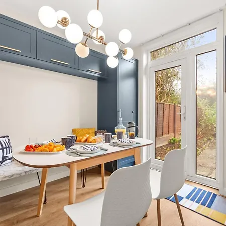 Spacious 3 Bed House In North Leeds Perfect For Families & Longer Casa vacanze